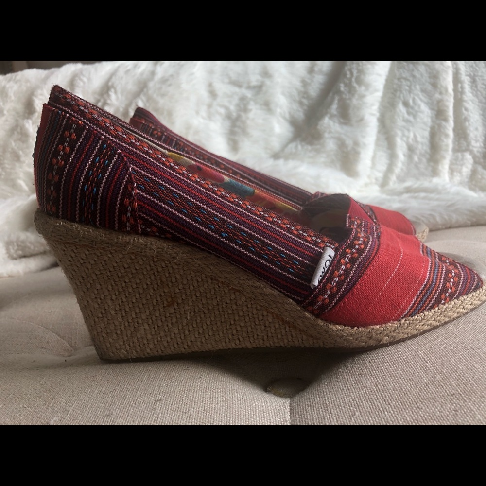 TOMS Wedge Espadrille Peep Toe Patterned Shoes